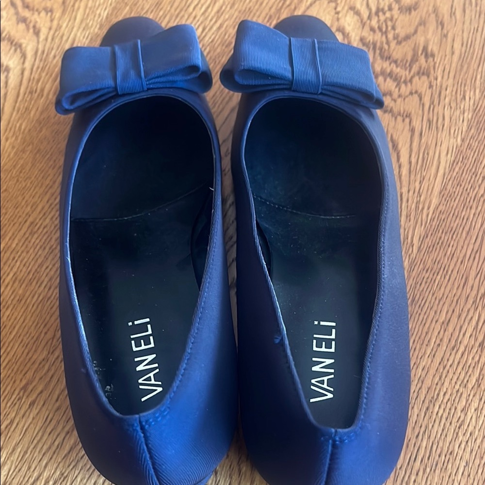 Vaneli Navy Heels with Bow Accent - Picture 6 of 10